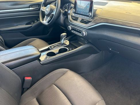 Used 2023 Nissan Altima 2.5 SV FWD image 15