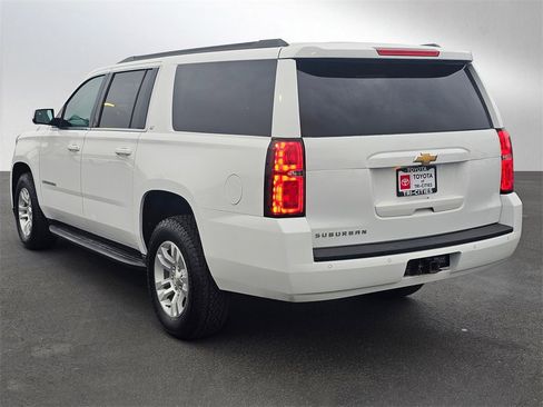 Used 2018 Chevrolet Suburban LT image 3