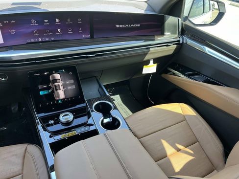 Used 2025 Cadillac Escalade Premium Luxury w/ Touring Package AWD/4WD image 15