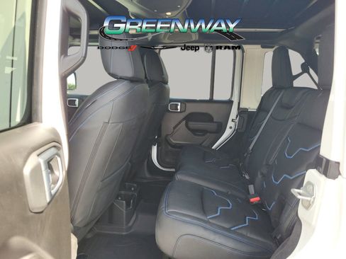 Used 2025 Jeep Wrangler Unlimited Sport AWD/4WD image 16