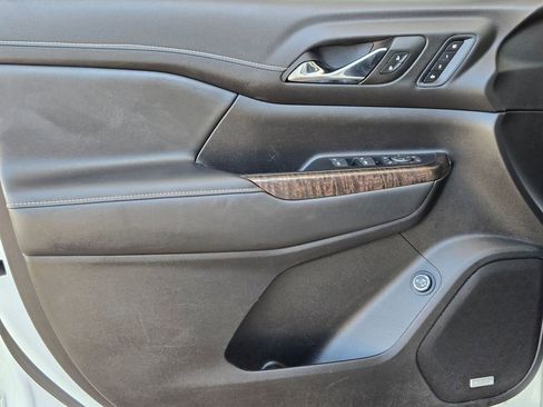 Used 2023 GMC Acadia Denali FWD image 10