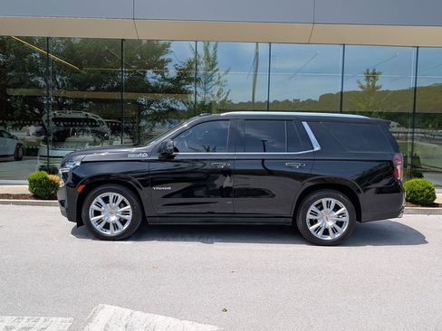 Used 2024 Chevrolet Tahoe High Country AWD/4WD image 2