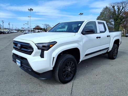 Used 2026 Toyota Tacoma SR image 8