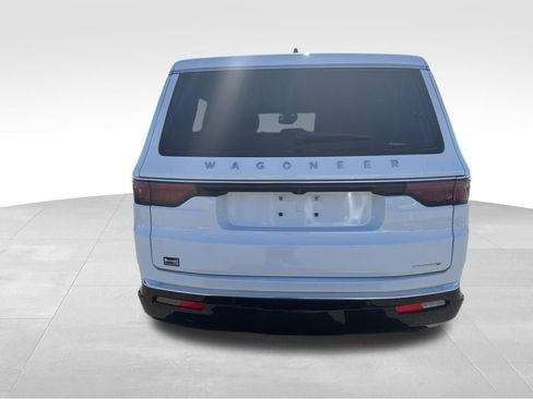 Used 2024 Jeep Wagoneer L Series III w/ Flexible Seating Group image 4