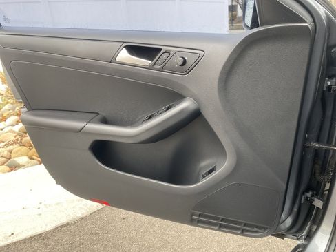 Used 2014 Volkswagen Jetta S image 17