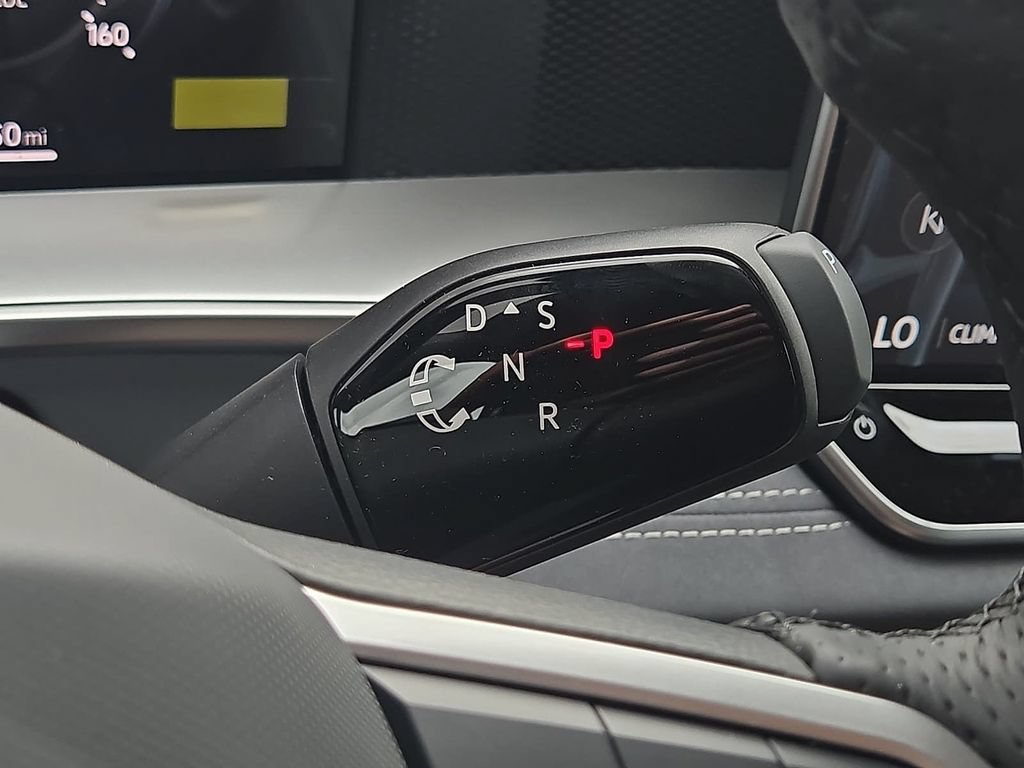 New 2026 Volkswagen Tiguan SE R-Line FWD image 23
