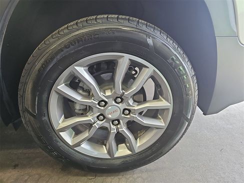 Used 2024 GMC Terrain SLT image 31