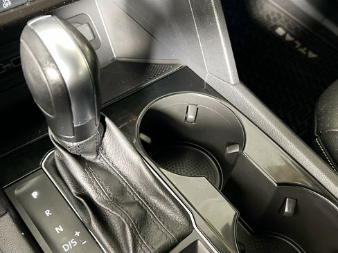 Used 2020 Volkswagen Atlas Cross Sport SEL image 25