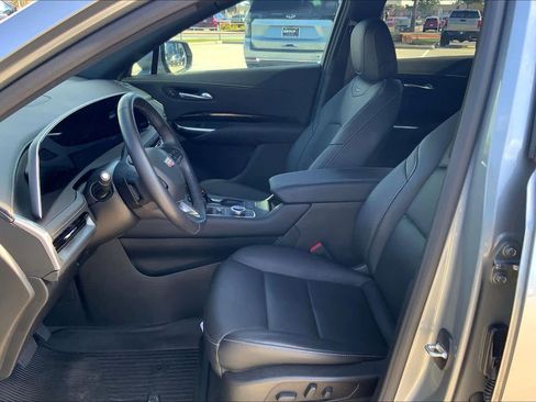 Used 2024 Cadillac XT4 Luxury w/ Cold Weather Package image 7