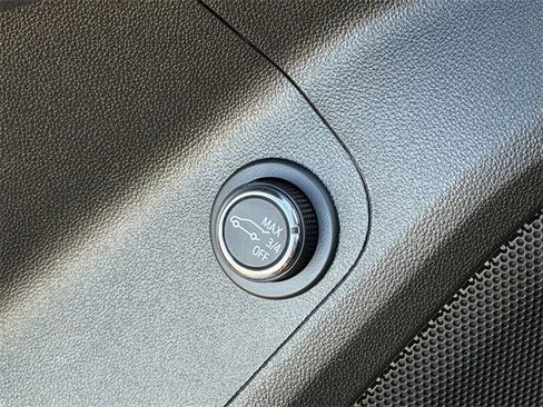 Used 2023 GMC Acadia SLT w/ Elevation Edition image 20