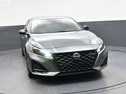 Used 2023 Nissan Altima 2.5 SR FWD image 10