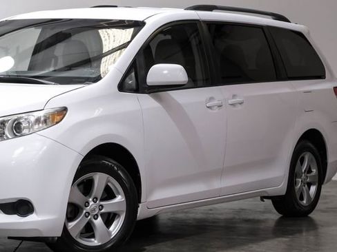 Used 2011 Toyota Sienna LE FWD image 7