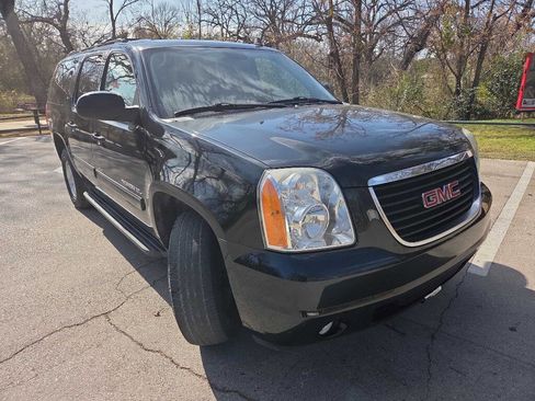 Used 2012 GMC Yukon XL SLT w/ SLT-2 Equipment Package image 8
