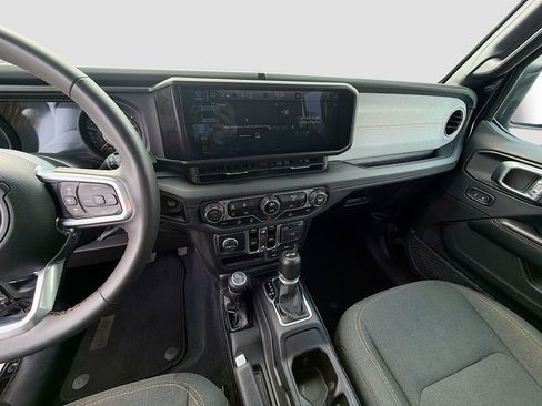 Used 2024 Jeep Wrangler Sahara image 27