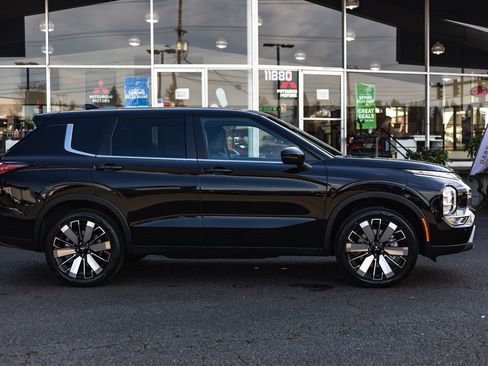 New 2026 Mitsubishi Outlander SE image 8