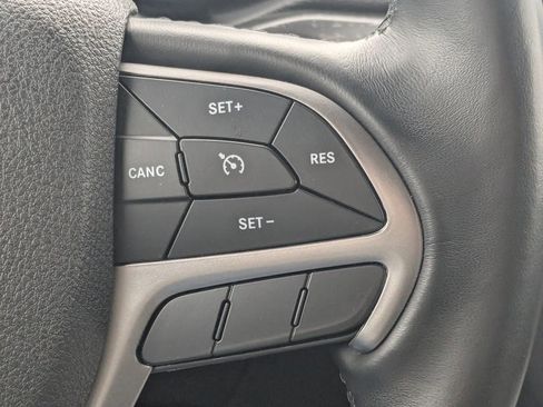 Used 2018 Jeep Grand Cherokee Laredo image 12