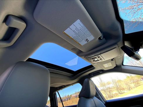 Used 2023 Toyota Highlander XLE AWD/4WD image 14