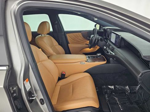Certified 2021 Lexus LS 500 w/ Accessory Package (Z1) RWD image 10