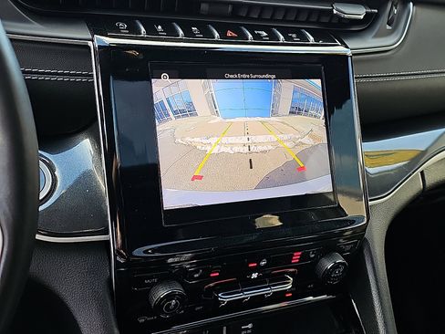 Used 2022 Jeep Grand Cherokee L Laredo image 20