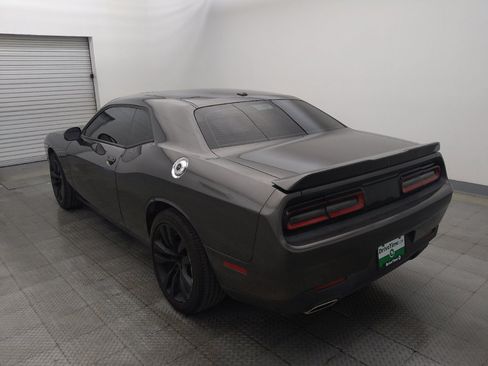 Used 2021 Dodge Challenger SXT w/ Driver Convenience Group RWD image 5