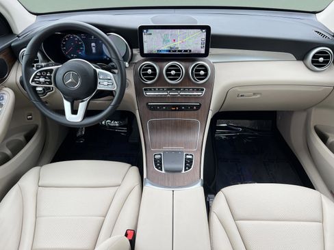 Used 2022 Mercedes-Benz GLC 300 4MATIC w/ Premium Package Lite image 29
