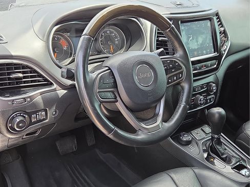 Used 2019 Jeep Cherokee Overland w/ Technology Group AWD/4WD image 14