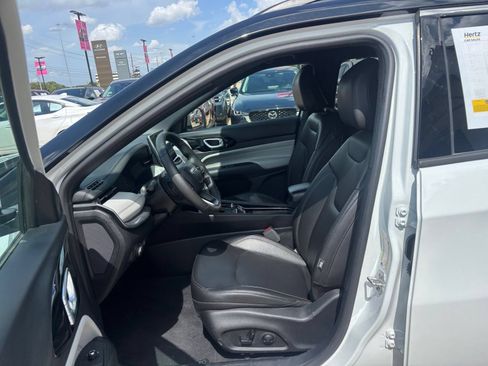 Used 2025 Jeep Compass Limited AWD/4WD image 28