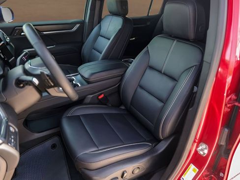 Used 2024 GMC Acadia Elevation w/ Luxury Package image 7