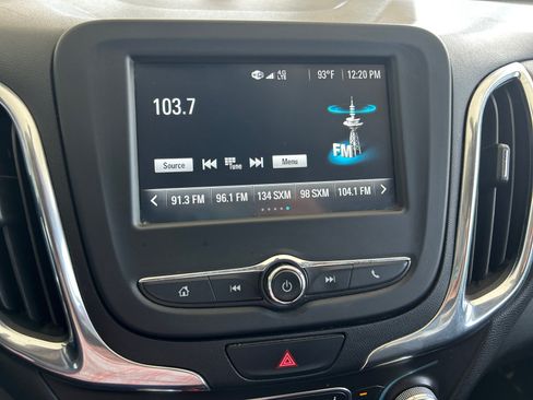 Used 2018 Chevrolet Equinox LT FWD image 15