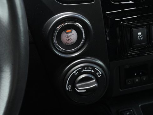 Used 2021 Nissan Titan PRO-4X w/ Pro-4x Convenience Package AWD/4WD image 23