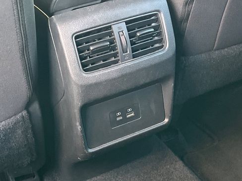 Used 2023 Nissan Rogue SV image 17