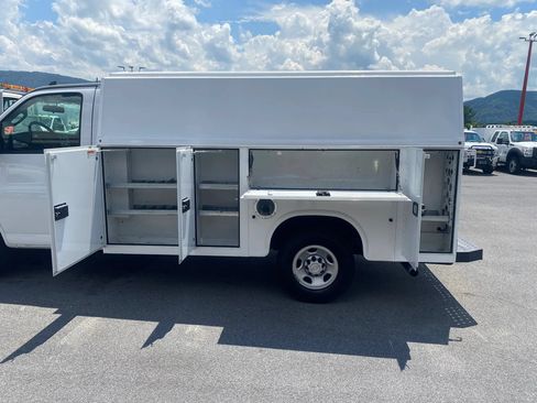 Used 2019 Chevrolet Express 3500 w/ Power Convenience Package RWD image 22