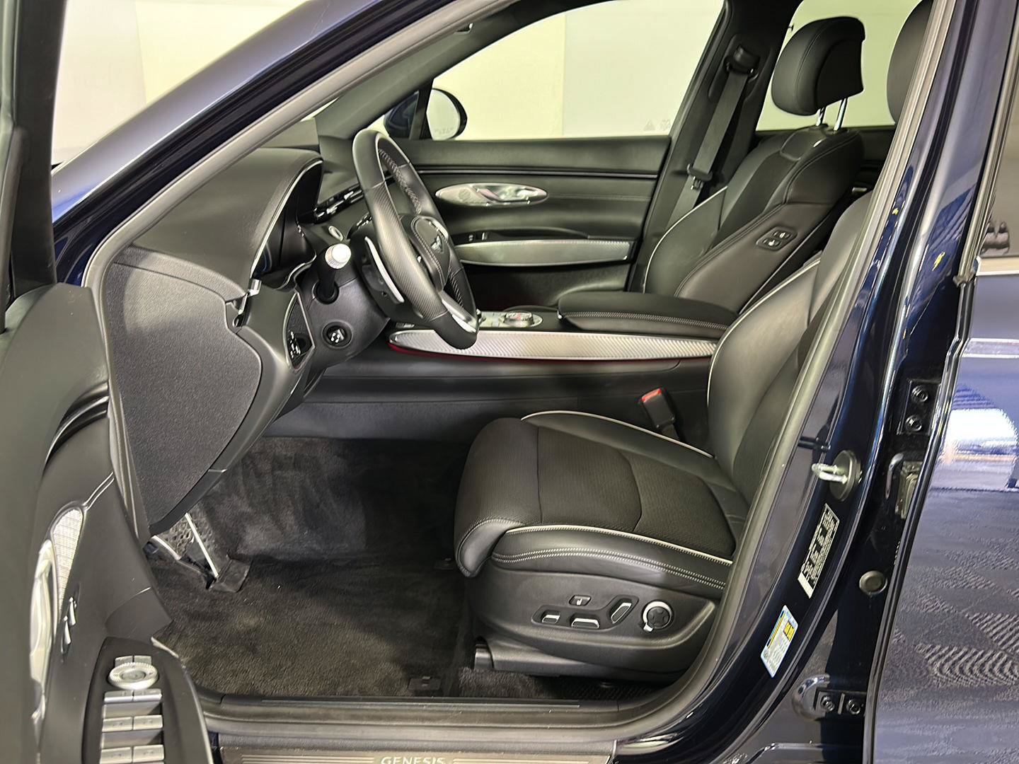 Used 2025 Genesis GV70 3.5T Sport AWD/4WD image 8