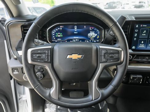 Used 2025 Chevrolet Silverado 2500 LT w/ Convenience Package image 8