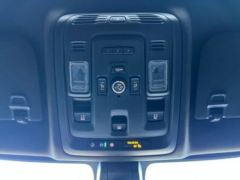 Used 2021 GMC Yukon XL Denali w/ Denali Premium Package image 33