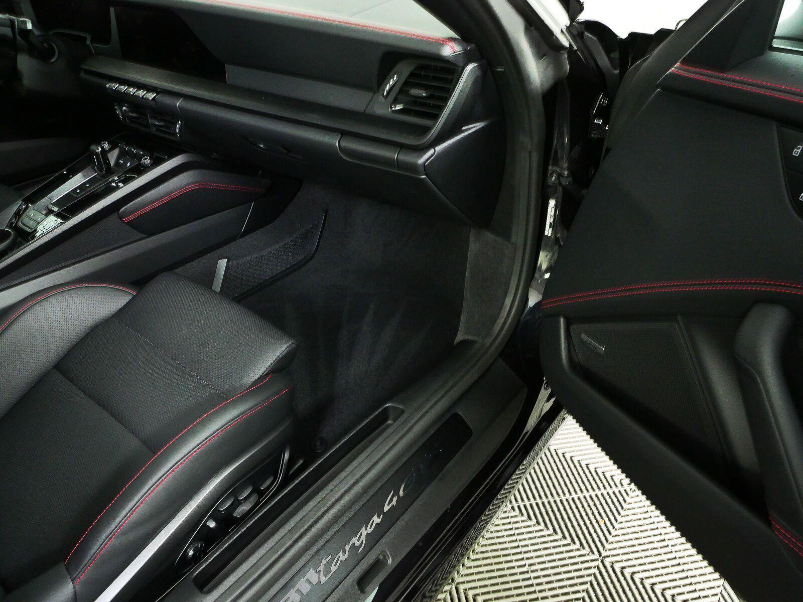 Certified 2026 Porsche 911 Targa 4 GTS AWD/4WD image 22