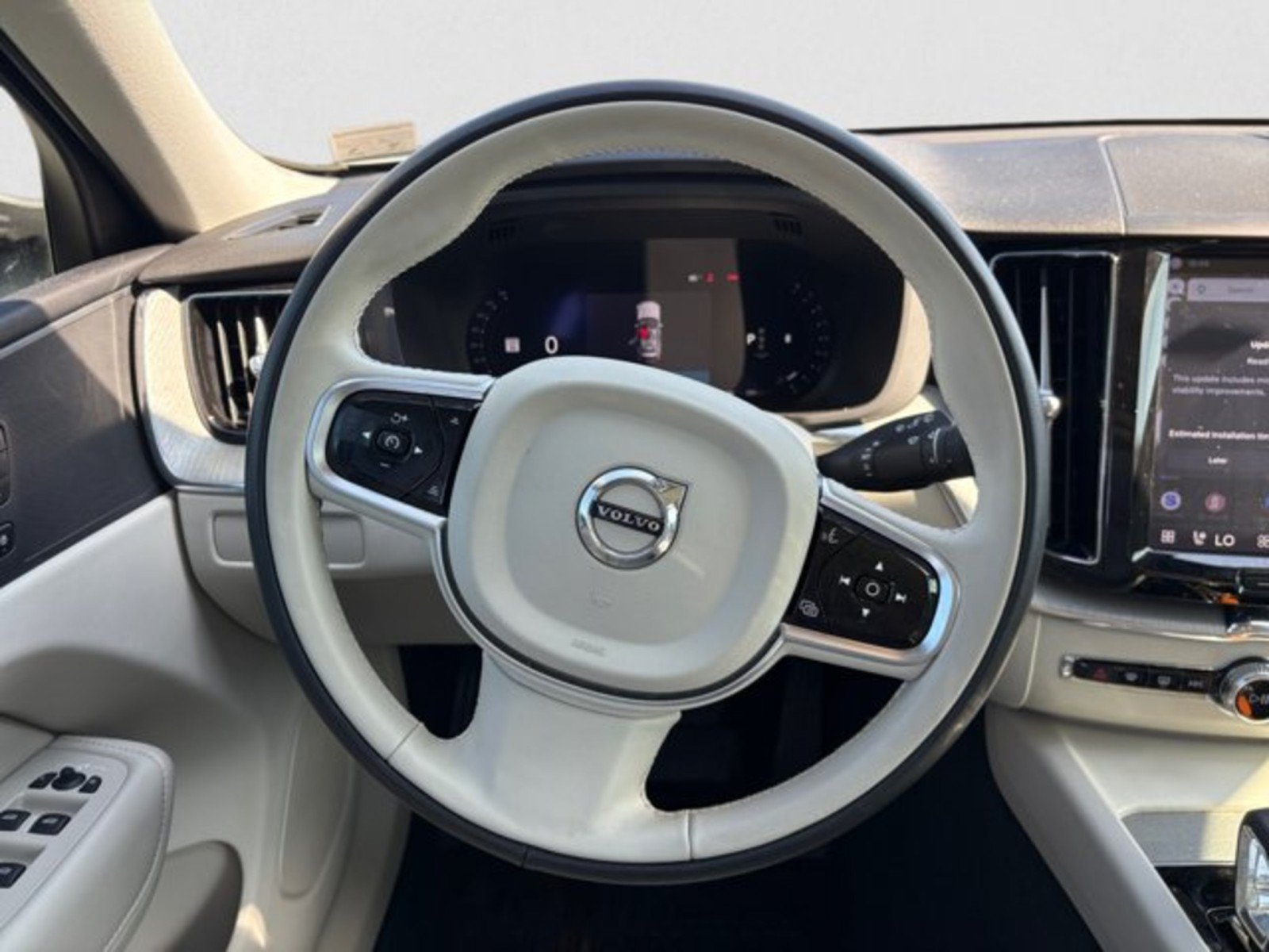 Used 2025 Volvo XC60 B5 Plus w/ Protection Package Premier AWD/4WD image 15
