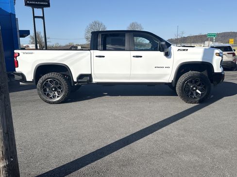 New 2026 Chevrolet Silverado 2500 LT w/ Trail Boss Package AWD/4WD image 2
