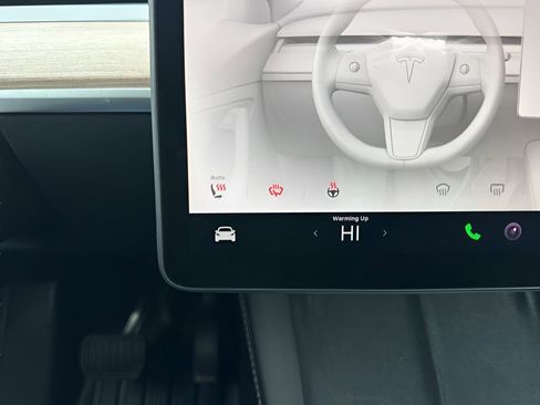 Used 2024 Tesla Model Y 2WD image 22