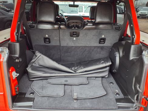 Used 2021 Jeep Wrangler Unlimited Rubicon w/ Xtreme Recon 35" Tire Package image 18