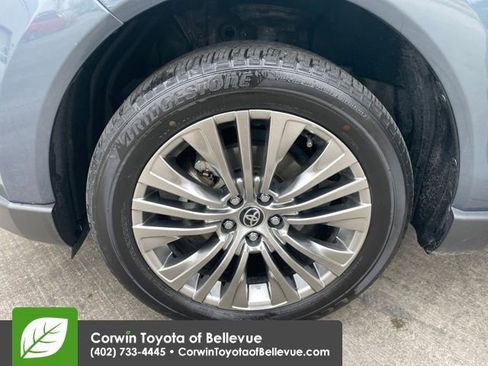 Used 2023 Toyota Venza Limited image 25