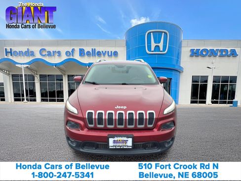 Used 2016 Jeep Cherokee Latitude w/ Comfort/Convenience Group AWD/4WD image 2