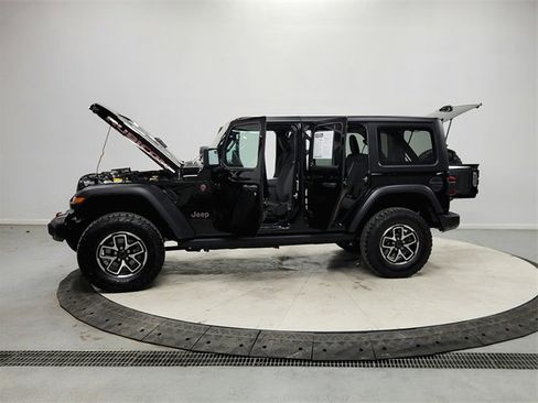Used 2025 Jeep Wrangler Unlimited Rubicon image 12