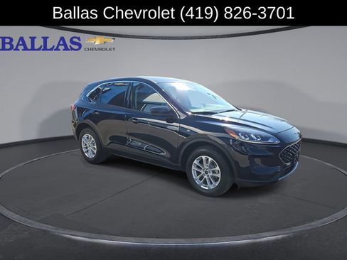 Used 2021 Ford Escape SE image 2