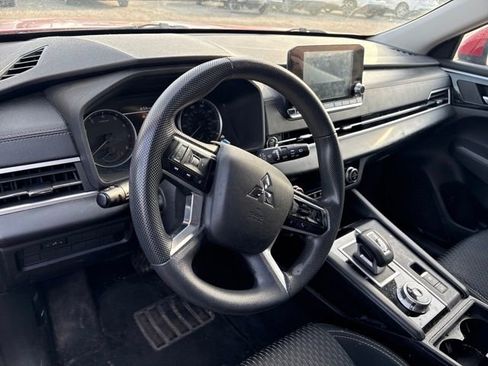 Used 2022 Mitsubishi Outlander ES image 8