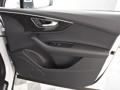 Used 2025 Audi Q7 2.0T Premium image 18