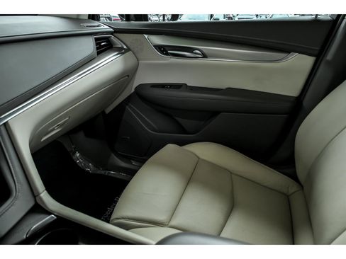 Used 2018 Cadillac XT5 Luxury w/ Driver Awareness Package image 24