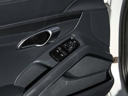 Used 2021 Porsche 718 Cayman RWD image 37