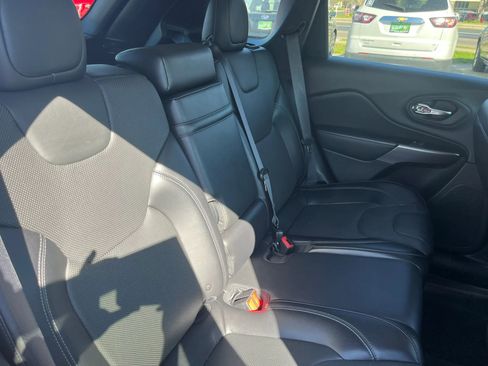 Used 2019 Jeep Cherokee Limited w/ Trailer Tow Group image 12