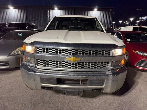 Used 2019 Chevrolet Silverado 2500 W/T AWD/4WD image 2
